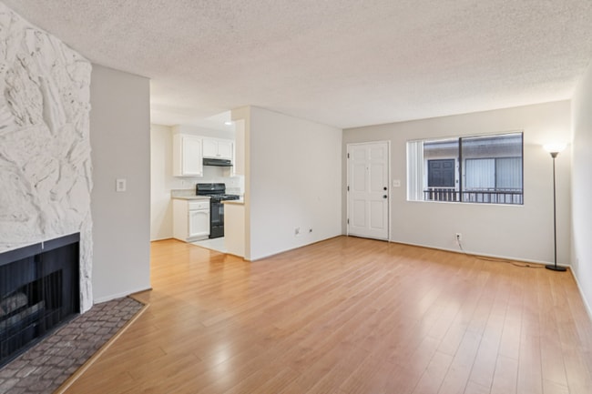 Building Photo - 725 E Providencia Ave