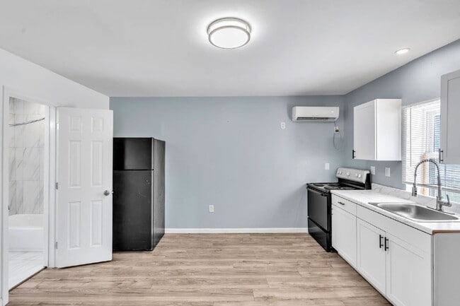 Foto del edificio - 2BR/1BA Triplex apartment home move-in ready!! $850/mo**