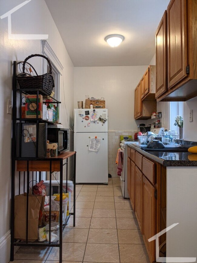 Building Photo - No Brokers Fee,3 Bedrooms unit on Coolidge Corner, Lau dry on a Site, heat, Hot Water Included