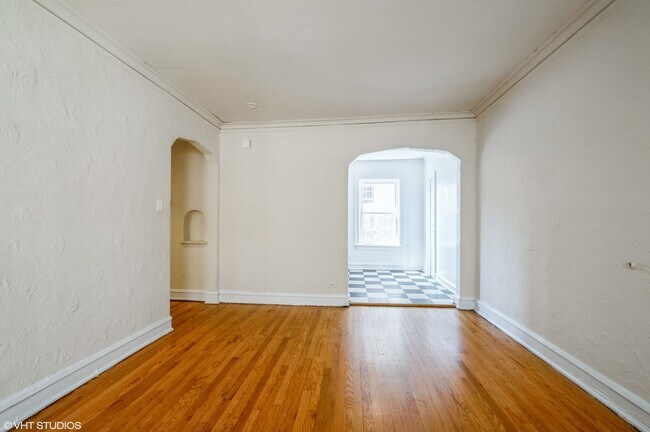 Foto del edificio - 5423 W Montrose Ave
