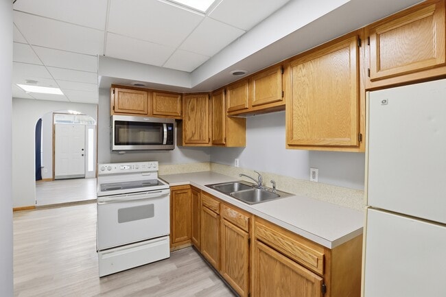 Building Photo - 303 N Mulberry St