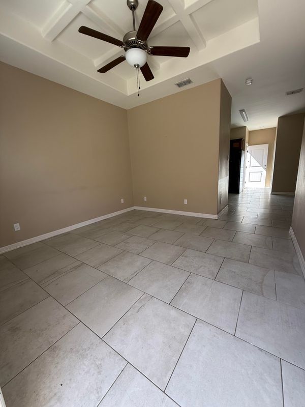 Building Photo - 2713 E Eisenhower Ave