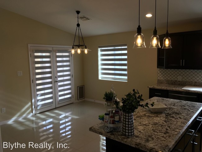 Building Photo - 3 br, 2 bath House - 1066 E San Luis LN