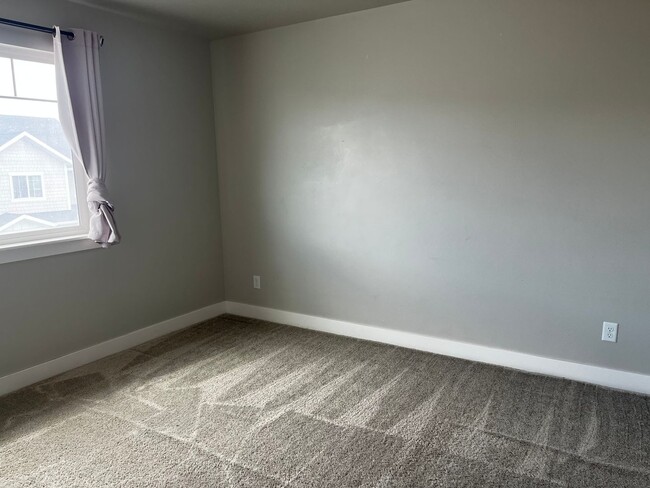 Building Photo - GORGEOUS Townhome!!!