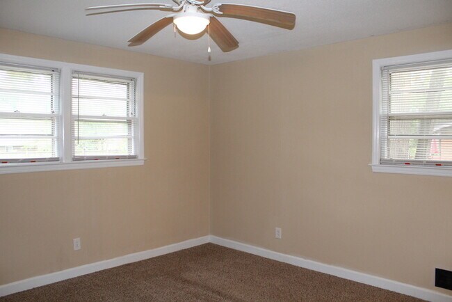 Building Photo - Beautiful brick home in SE Columbia!