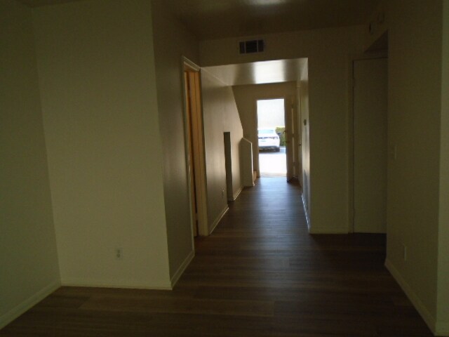 Foto del edificio - 512 Acacia Rd