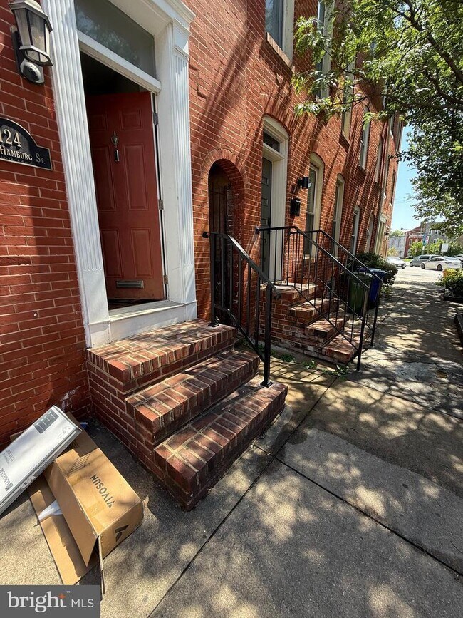 Building Photo - 124 W Hamburg St