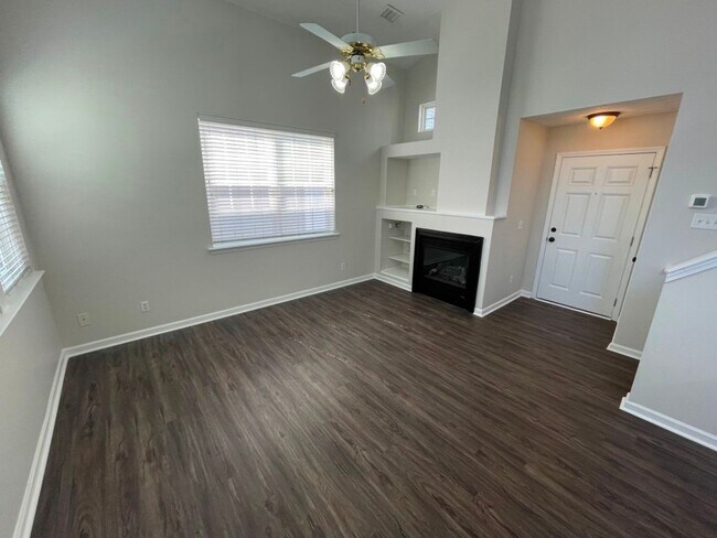 Building Photo - Updated 3BR Home - Woodstock