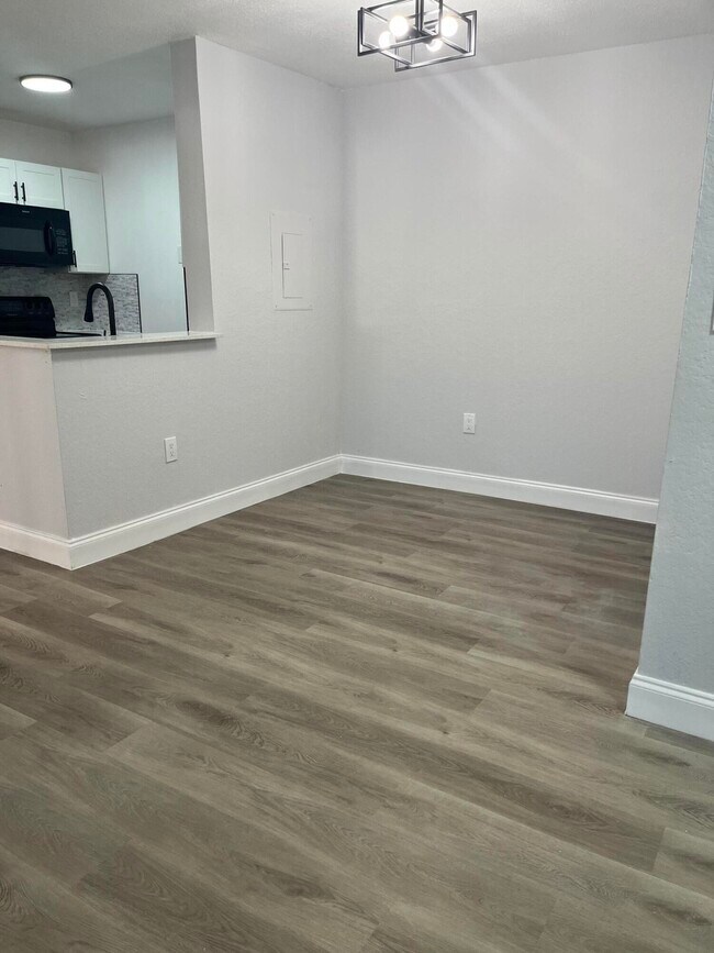 Foto del edificio - 2820 N Oakland Forest Dr