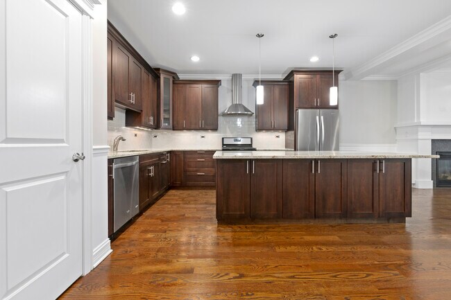 Foto del edificio - 1356 W Grand Ave