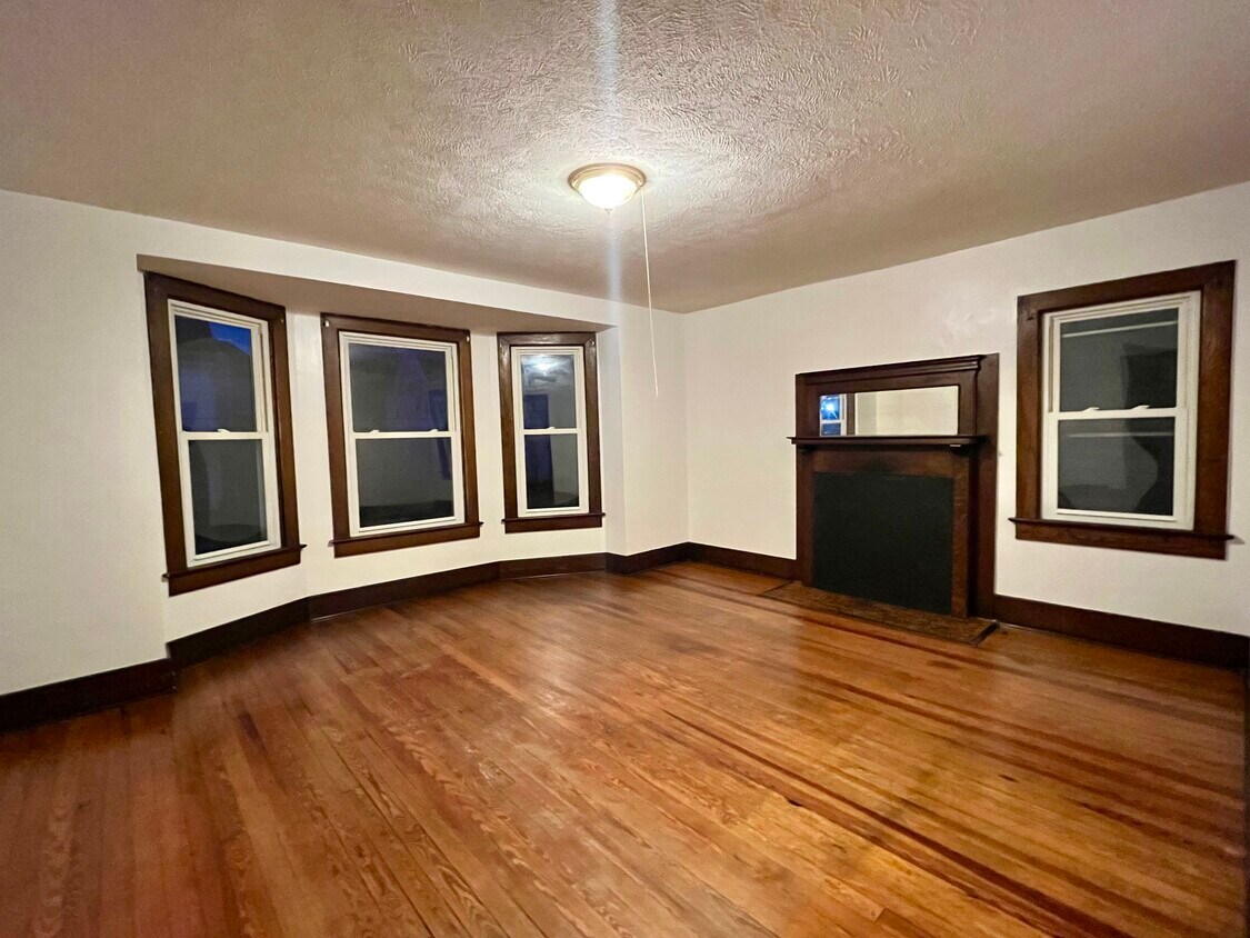 Primary Photo - 534 Gaston Ave