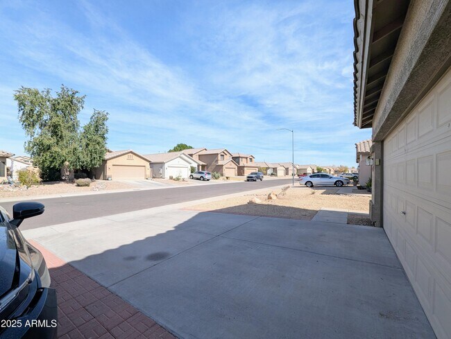 Foto del edificio - 8861 W Paradise Dr