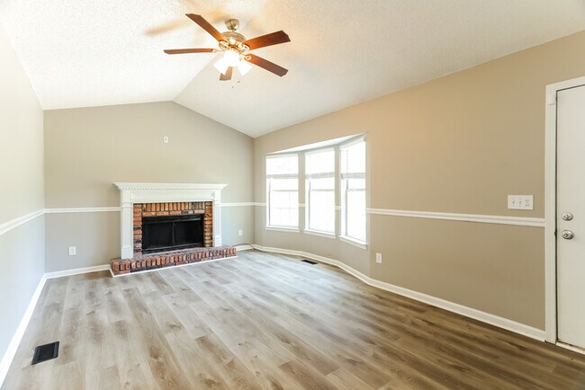 Building Photo - Charming Springville Home