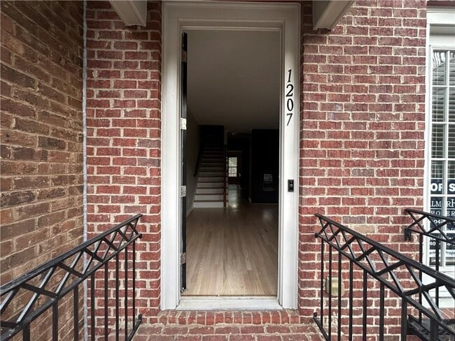 Building Photo - 1207 Discover Green Ln