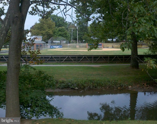Foto del edificio - 750 Carroll Pkwy