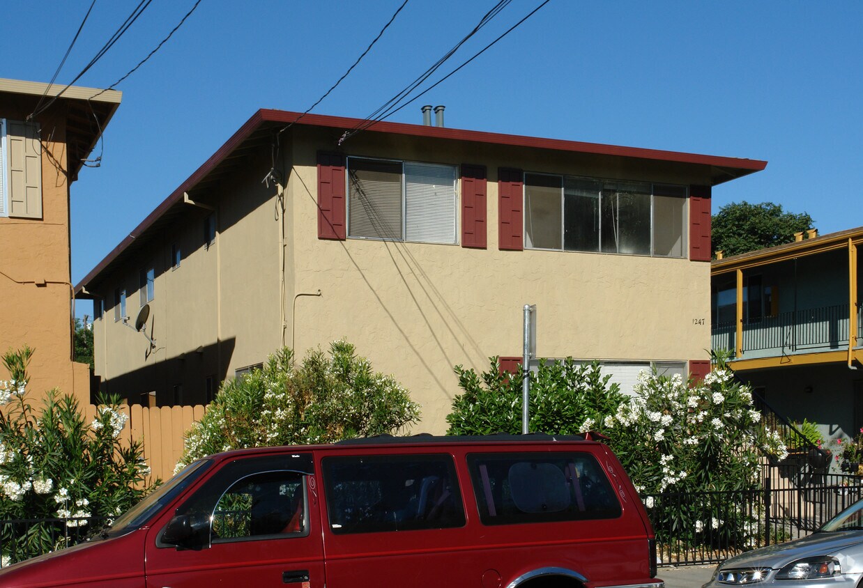 Building Photo - 1247 Plum St
