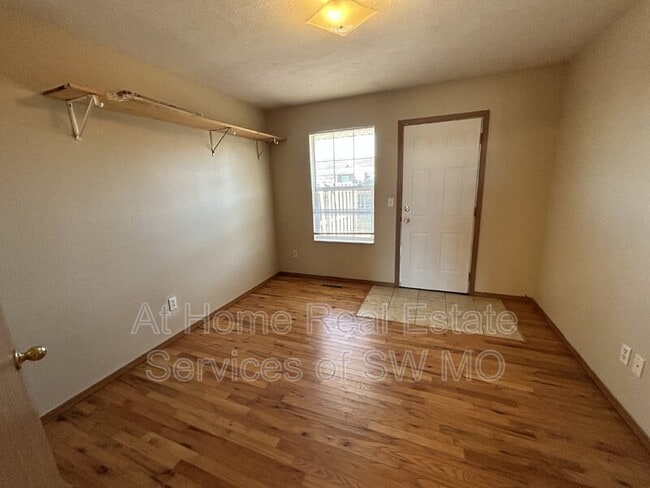 Foto del edificio - 1806 Cedarcrest Ave