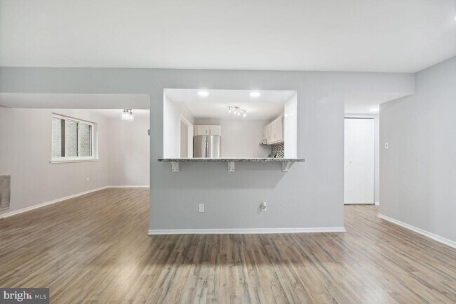 Foto del edificio - 1635 Parkcrest Cir