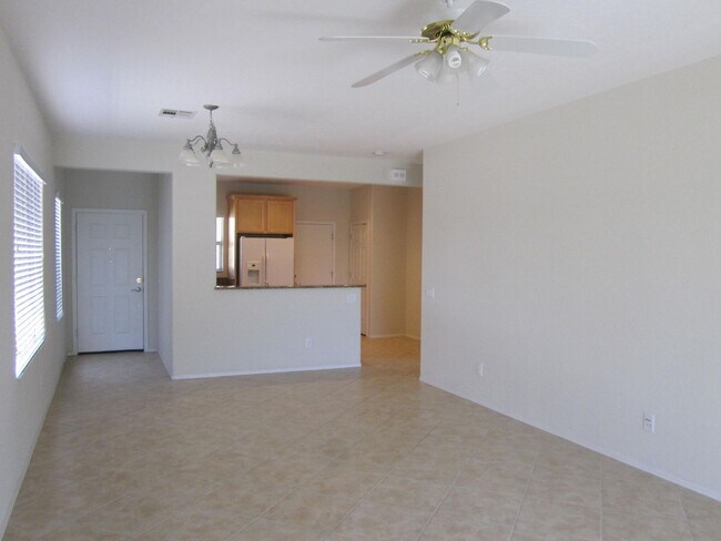 Foto del edificio - SHOWINGS AVAILABLE NOW