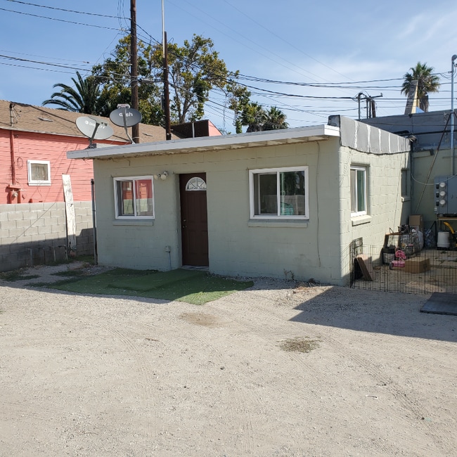 Building Photo - 11083 Azahar St