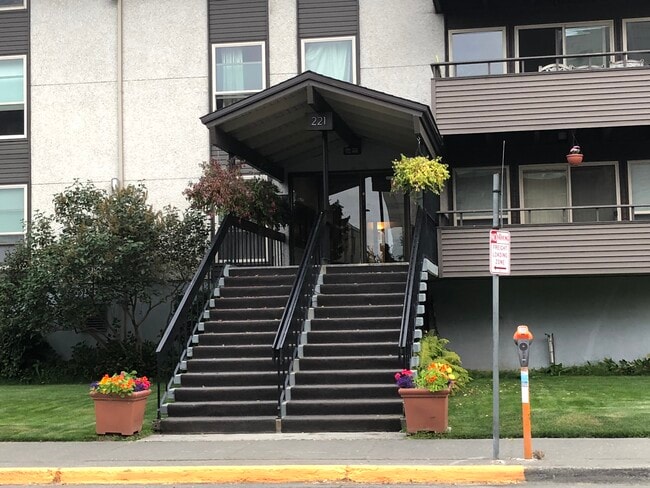 Building Photo - 221 E 7th Ave