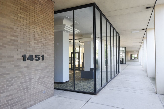 Foto del edificio - 1451 E 55th St