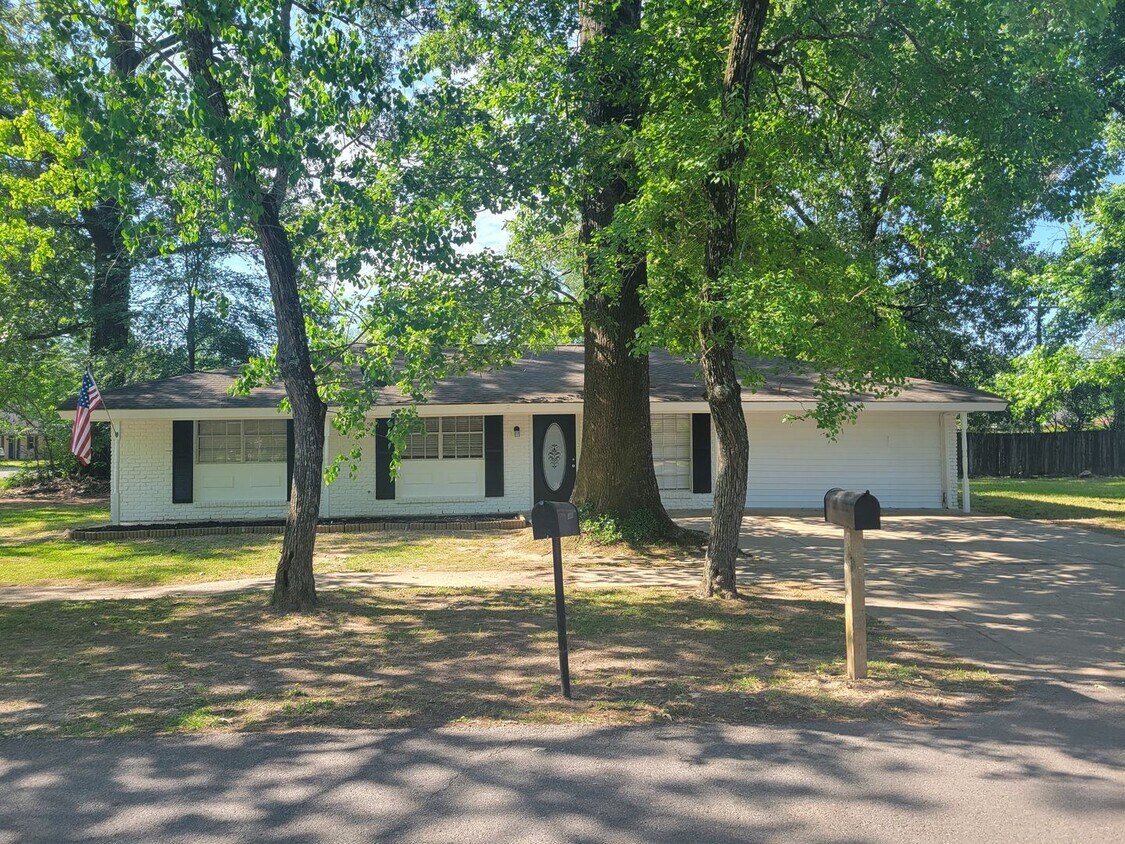 14960 S Chalfont Dr, Baton Rouge, LA 70819 House Rental in Baton