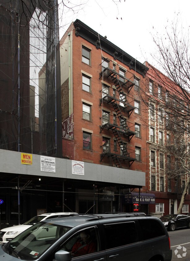 Primary Photo - 169 Thompson St