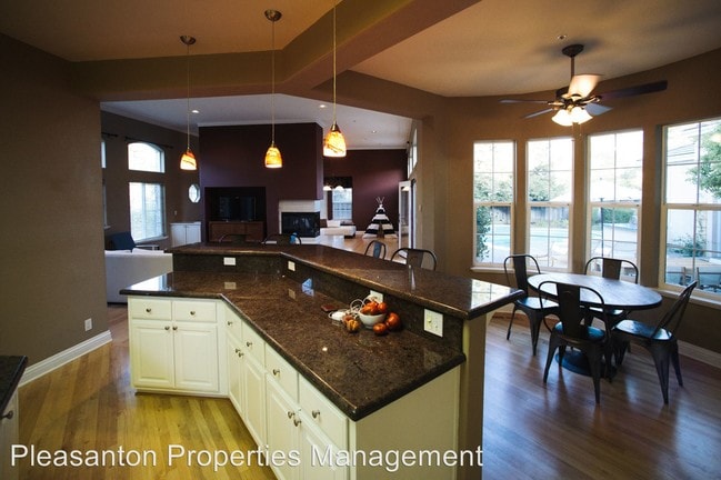 Building Photo - 3 br, 3 bath House - 616 Varese Ct.