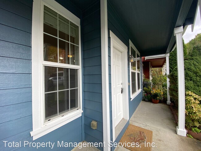 Building Photo - 3 br, 2.5 bath House - 733 115th St E