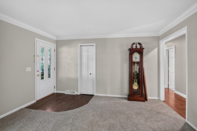 Foto del edificio - 579 East View Rd