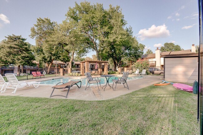 Foto del edificio - Beautiful 2 bedroom, 2 bath in Brookside A...