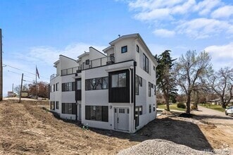 Building Photo - 2233 Kipling St
