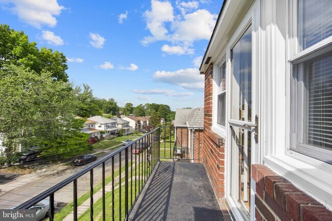 Building Photo - 3232 Albemarle Ave