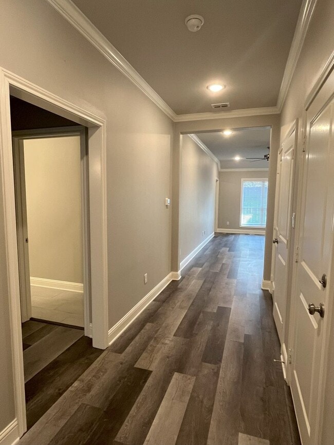 Building Photo - Magnolia Park #10742