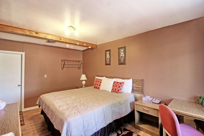 Building Photo - 333 50