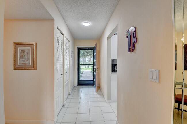 Building Photo - 7 Southport Ln