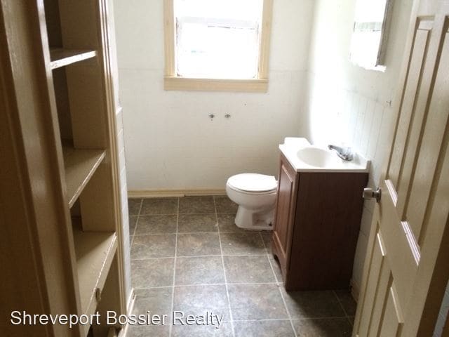 Building Photo - 3 br, 1 bath House - 1140 Kenneth Ave