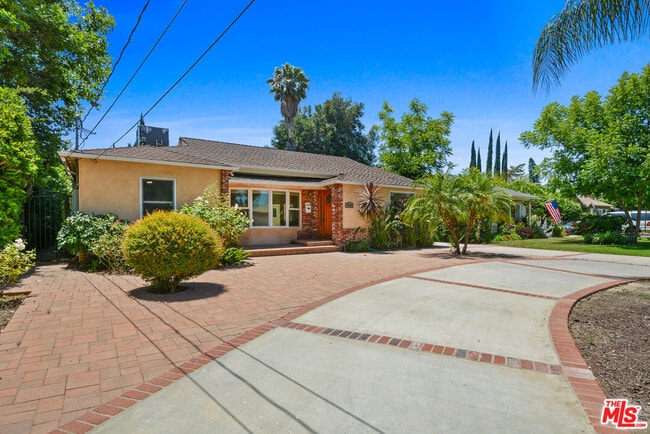Building Photo - 15424 Camarillo St