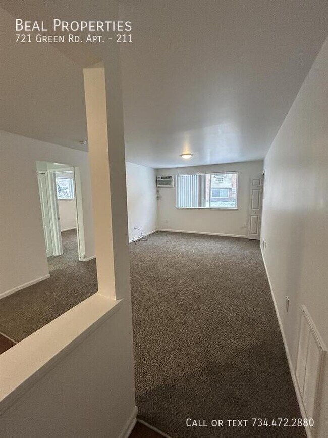 Foto del edificio - 721 Green Rd