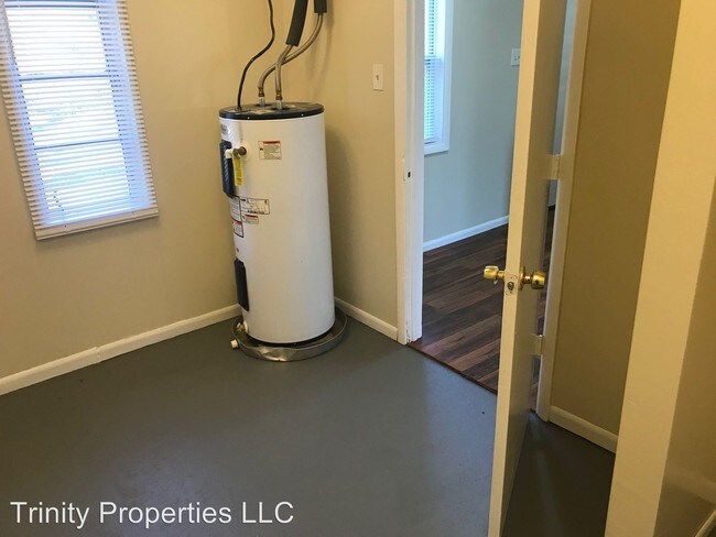 Foto del edificio - 1 br, 1 bath Apartment - 3369 SW Brendan Ave