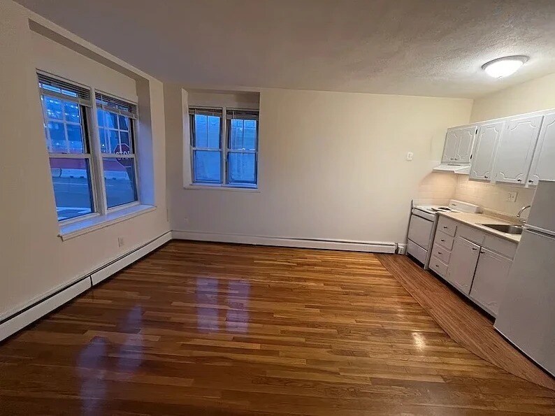 Foto principal - 180 North Beacon St