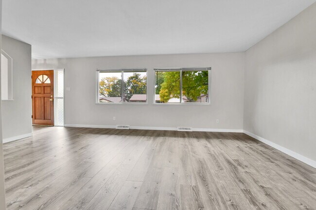 Foto del edificio - $2,750 - 4 Bed, 2.5 Bath Home in Lakewood ...