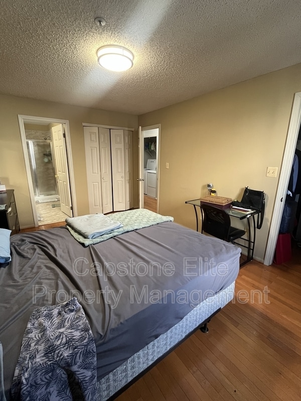 Building Photo - 30 Richmond St