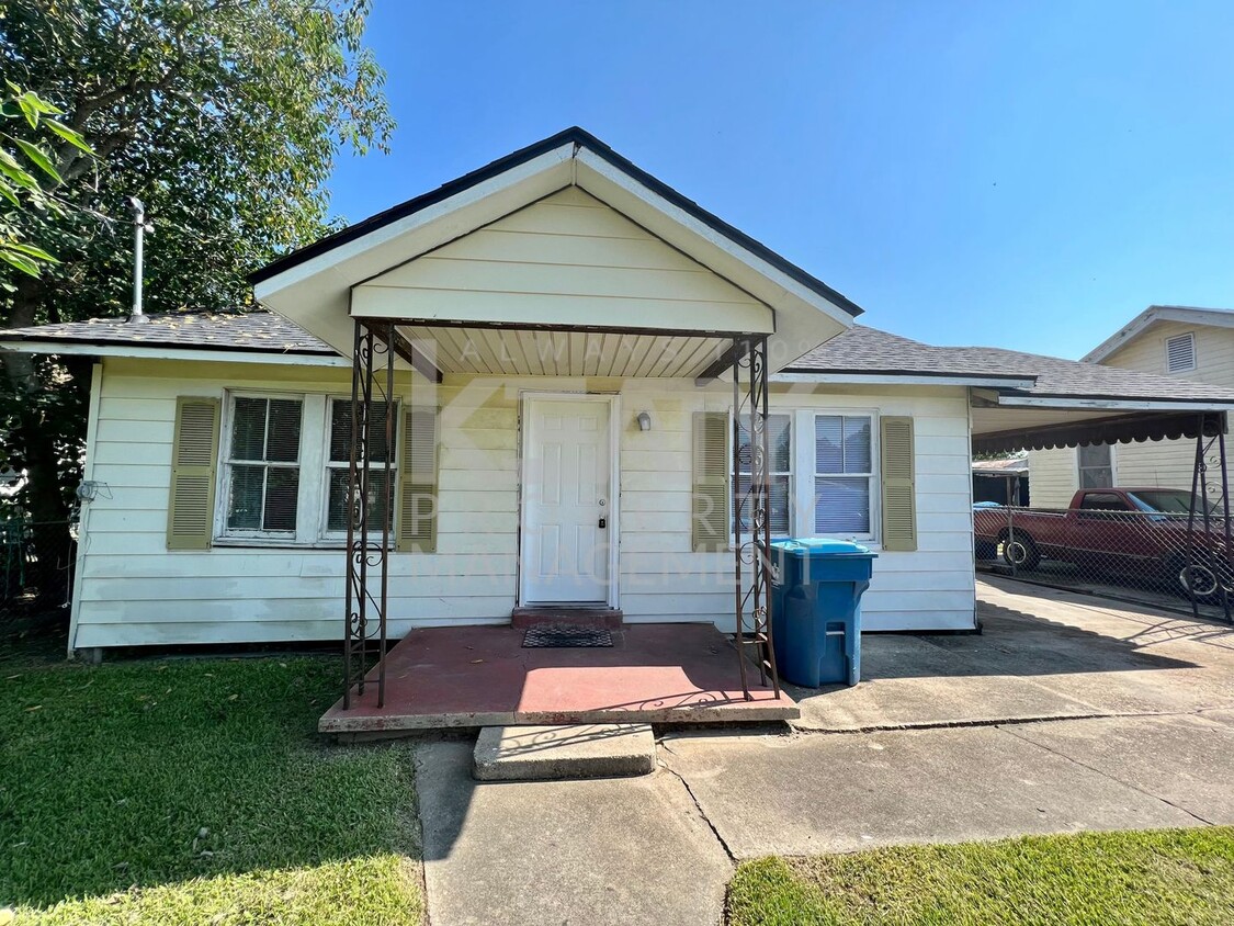 Primary Photo - 3 Bedroom, 1 Bath Home off of Pinhook!