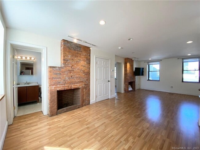 Building Photo - 135 Olive St