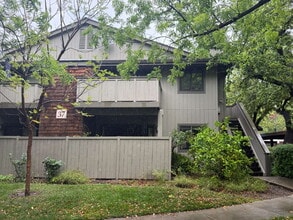 Building Photo - 2513 La Terrace Cir