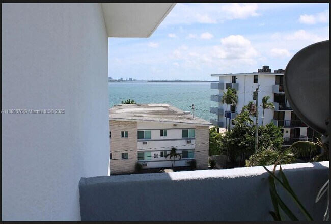Foto del edificio - 1801 S Treasure Dr