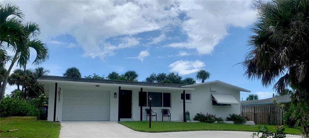 Foto principal - 3617 NE Jeannette Dr