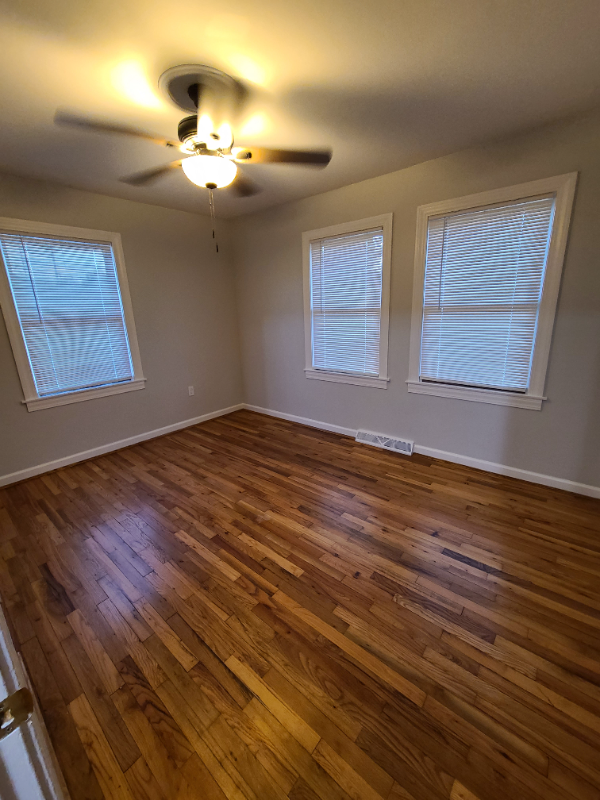Building Photo - 4568 Bells Ln